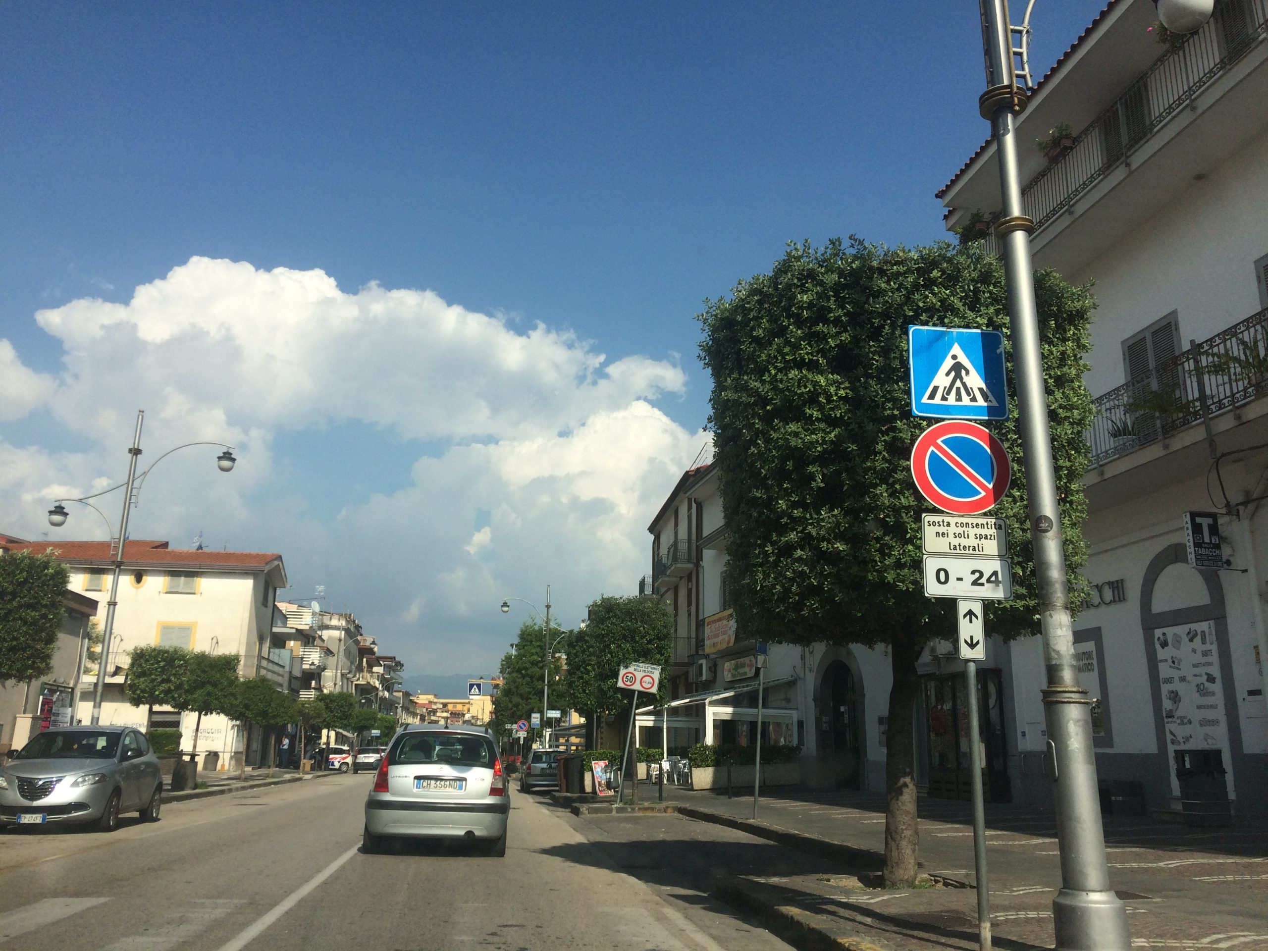 Brusciano, nuova “stesa”: colpiti un bar e un’auto