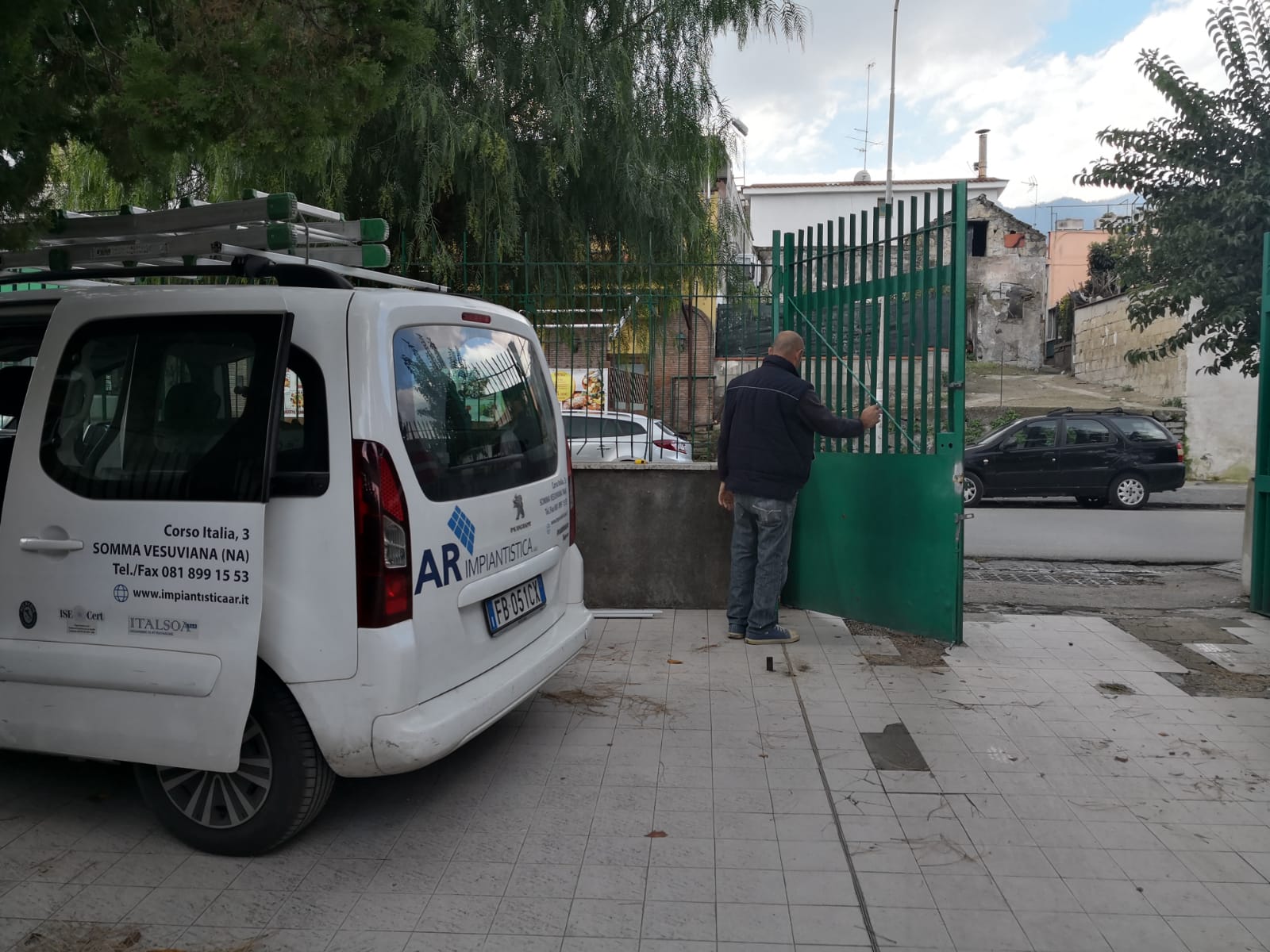 Somma Vesuviana, finalmente il cancello automatico per la scuola di Rione Trieste