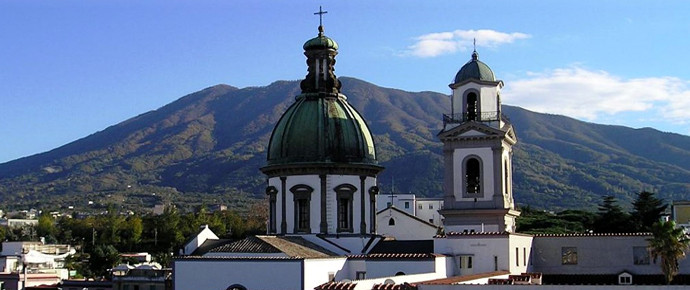Sant’Anastasia, panico nel Santuario di Madonna dell’Arco, fermato un clochard