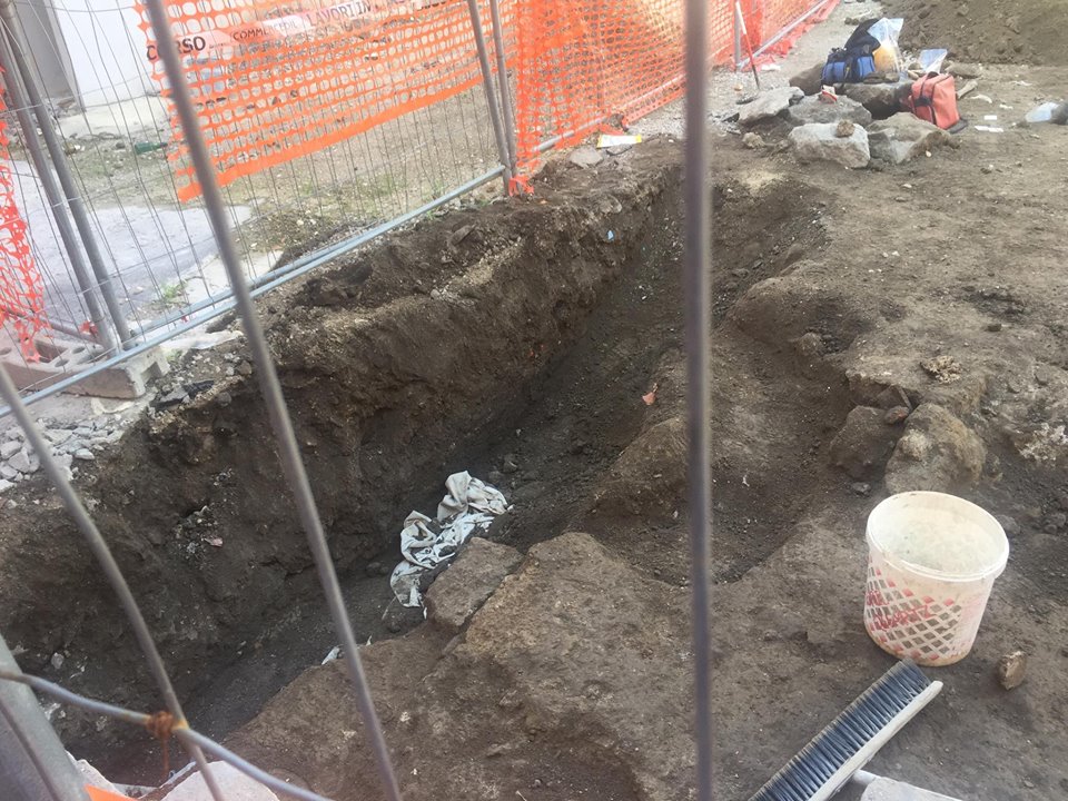 Dal parcheggio comunale di Acerra spunta una domus romana. La mappa della storia negata in provincia