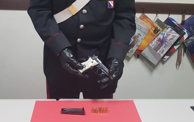 Boscoreale, carabinieri bloccano un diciottenne armato