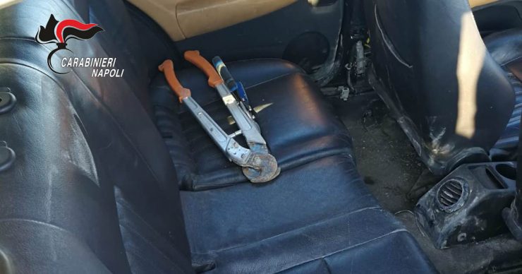 Qualiano, i carabinieri setacciano un campo nomadi abusivo