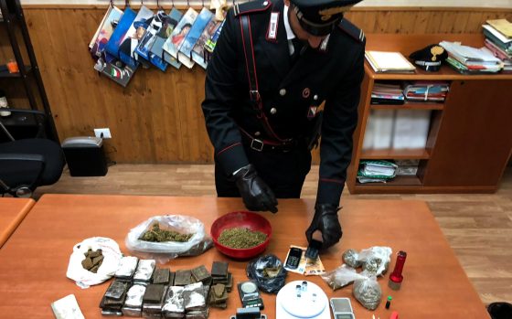 Casoria, droga e munizioni a casa di una coppia: arrestati due trentenni