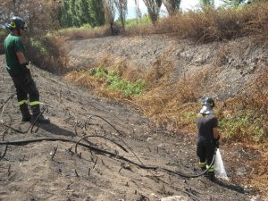 a discarica incendiata davanti alla quale viveva Alessia 