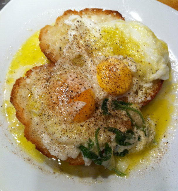 “’O pane cuotto cu ll’ova”: miseria e nobiltà. Totò principe di Casador e “Totonno ‘e Quagliarella”.