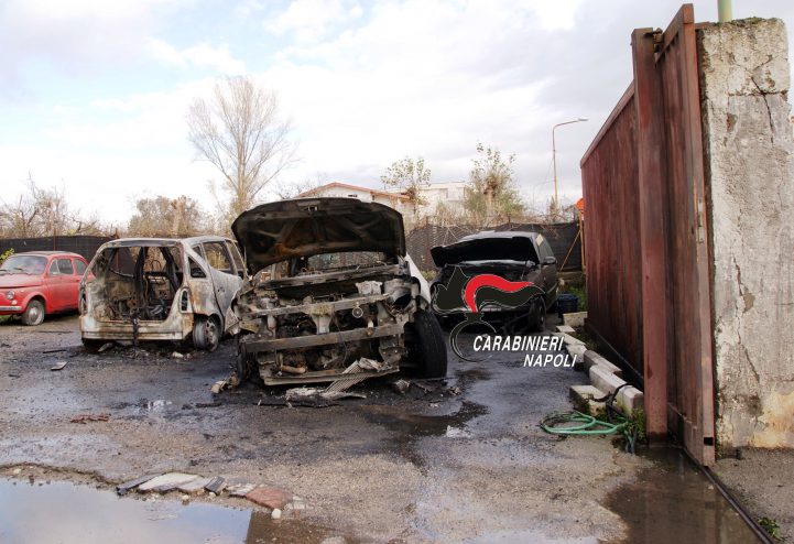 Poggiomarino, non accetta la fine di una relazione: 44enne dà fuoco all’auto dell’ex compagna