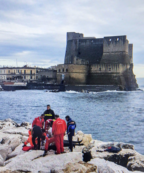 Napoli, ritrovato il cadavere di un sub nei pressi di Castel dell’Ovo