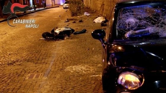 Pozzuoli, gare di velocità in auto nella notte. Muore un operatore ecologico colpito in pieno