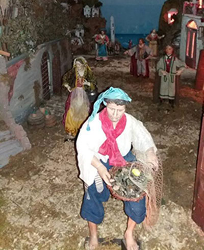 Ottaviano, Chiesa di San Michele: il “Cerchio d’Estia” ammira il presepe “napoletano” allestito in un “luogo di forza”……