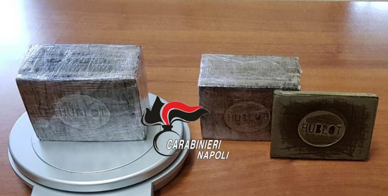 Perquisizioni a San Giuseppe Vesuviano, trovato con un chilo di droga in casa