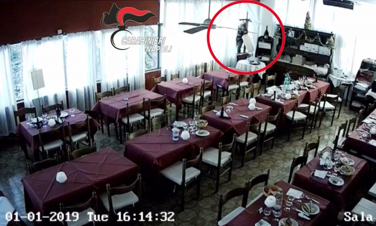 Pompei, duplice furto in un ristorante: ladro incastrato dalle telecamere di sorveglianza