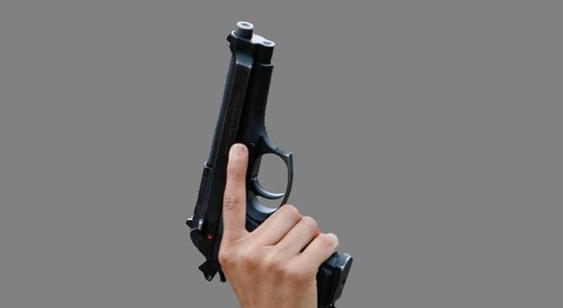 Sparatoria ad Acerra, feriti due giovani di 15 e 17 anni
