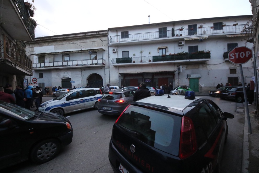 Cardito senza tregua, ancora una violenza familiare: donna scappa via con le bambine