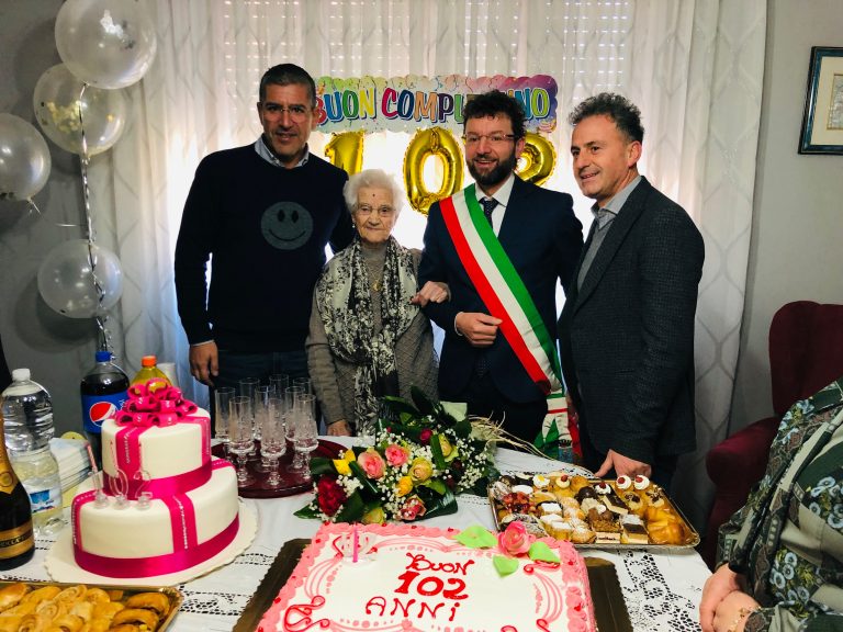 Acerra, festeggiati i 102 anni di nonna Maria, la più longeva della Città. Il Sindaco Lettieri: “Per noi una gioia e un onore”