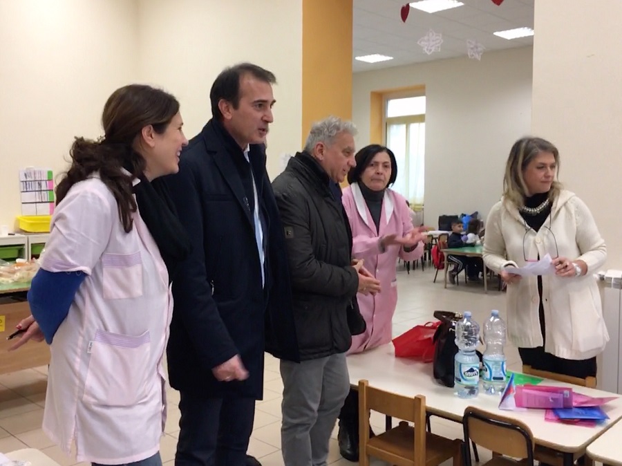 Sant’Anastasia, mensa scolastica: sindaco e assessore a tavola
