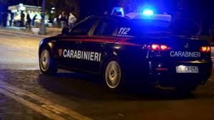 Nola, accelera quando vede i Carabinieri: aveva nel cofano rifiuti ferrosi. Arrestato 38enne