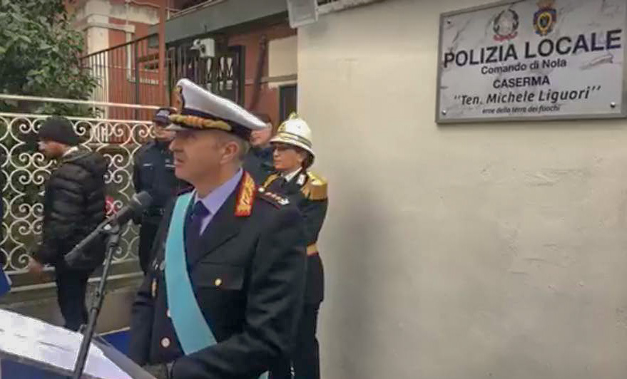 Il ministro e il colonnello dedicano la caserma di Nola a Michele Liguori. Ma sindaco e polizia di Acerra non partecipano