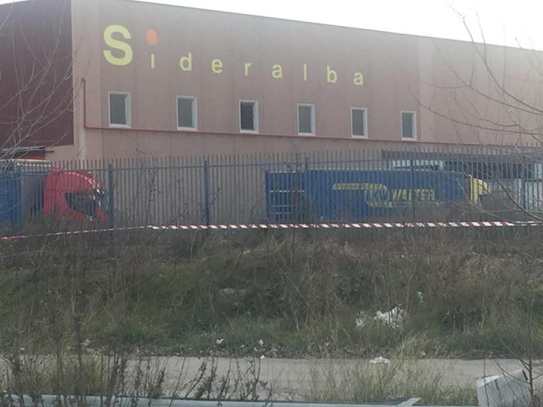 Smaltimento illecito di rifiuti ad Acerra: polizia locale denuncia i responsabili di Sideralba. Sequestrato terreno (tutte le foto)