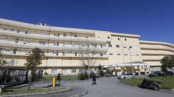 Boscotrecase, donna muore in ospedale: i parenti aggrediscono i medici