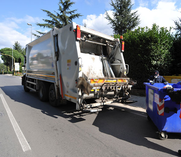 Somma Vesuviana, il parco automezzi di Igiene Urbana mette in pericolo salute e sicurezza dei lavoratori