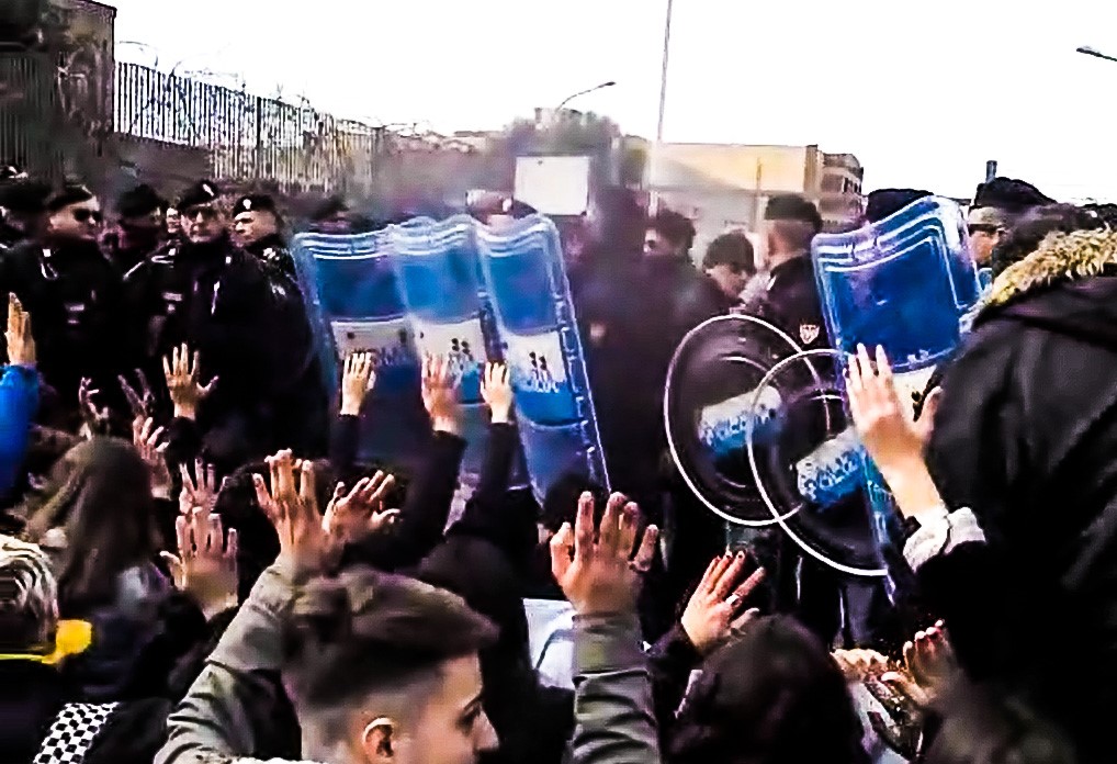 contestazione studentesca ieri in occasione della visita di di maio