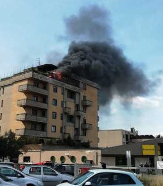 Pompei, incendio in un appartamento: intossicati tre carabinieri