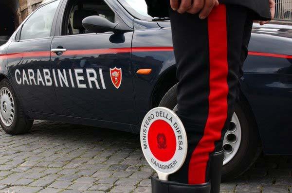 Droga, controlli senza sosta dei Carabinieri nel napoletano: 5 denunce, centinaia di persone controllate