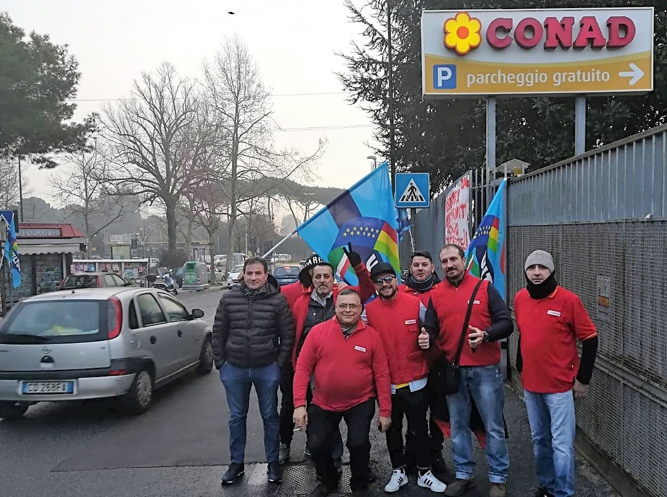 la protesta dei lavoratori del CONAD di Napoli