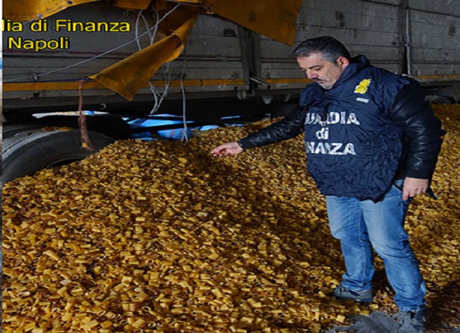 San Giuseppe Vesuviano, sigilli ad un pastificio: pasta prodotta accanto ad una discarica
