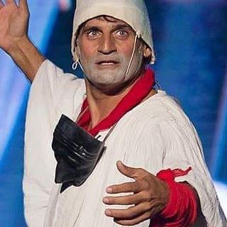 Pulcinella sbarca a Follonica e Massa Marittima: Angelo Iannelli porta nelle scuole un progetto sulla legalità
