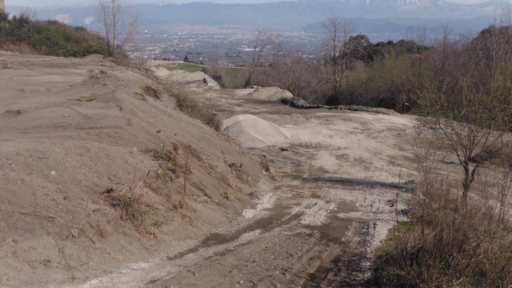 Somma Vesuviana, manufatto abusivo e scempio ambientale su un’area di tre ettari