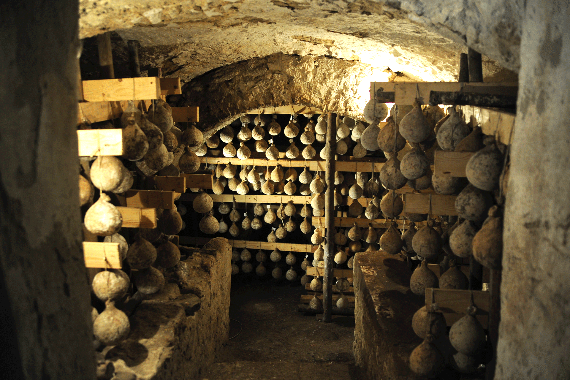VinGustandoItalia, in una Grotta Salernitana abbiniamo Cacio e Taurasi
