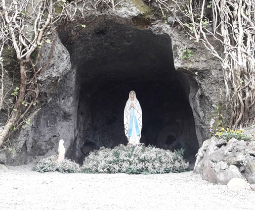 Ottaviano consacra una grotta nella Valle delle Delizie alla Madonna di Lourdes