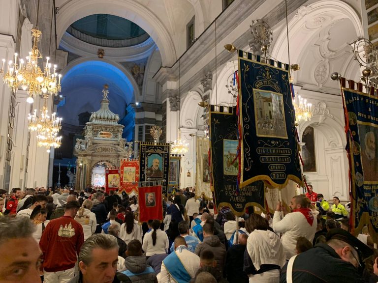 Madonna dell’Arco, la carica dei 400mila pellegrini