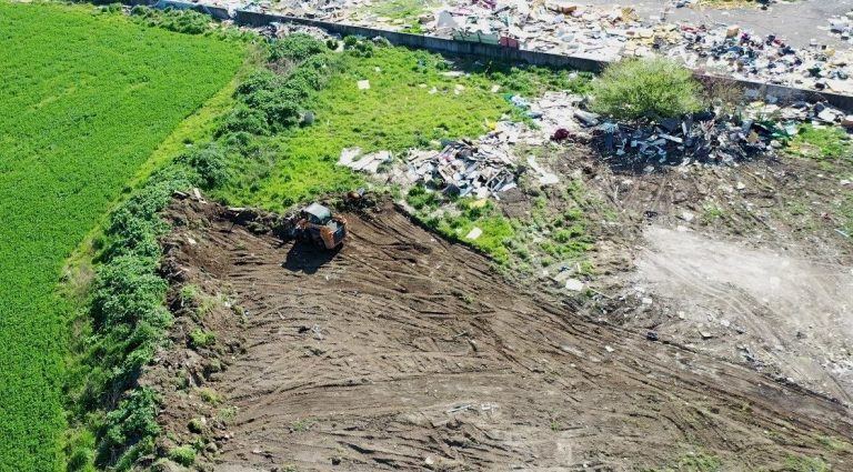 Amianto triturato nell’ex campo rom. L’Asl bacchetta il Comune di Acerra: “subito sigillatura e bonifica” (foto)