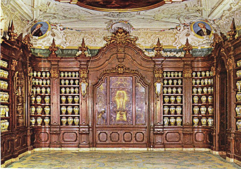 Madonna dell’Arco, padre Alessio Romano: “Il Santuario può ospitare gli arredi della Farmacia degli Incurabili”