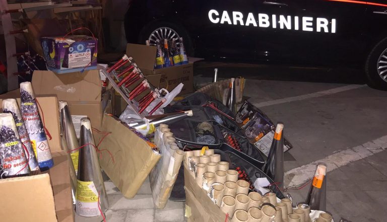Torre Annunziata, materiale pirotecnico detenuto illegalmente in casa: denunciato un 51enne