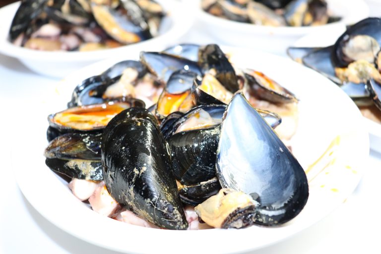 Dal CAAN la “zuppa di cozze solidale”. Il Presidente: “Il cibo come strumento di integrazione”