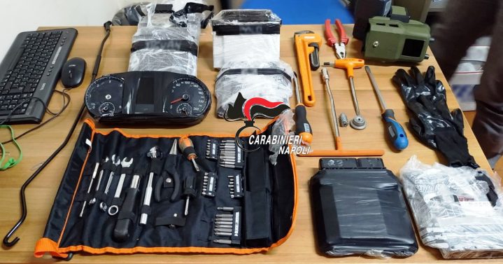 Ottaviano, arrestata banda di ladri: colti in flagrante mentre cercavano di rubare un Suv