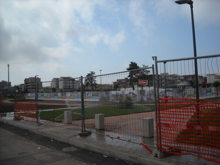 Casalnuovo, primo parco pubblico nella città del cemento: dopo la Procura indaga anche l’Anticorruzione. Guardia di finanza in municipio