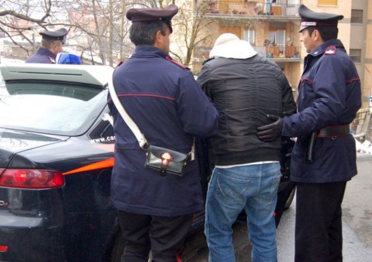 Mariglianella, forza un garage per rubare una bicicletta: 39enne arrestato dai Carabinieri