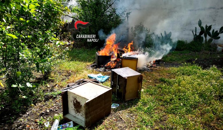 Terzigno, 87enne svuota la cantina di oggetti inutili e li brucia: denunciato dai Carabinieri