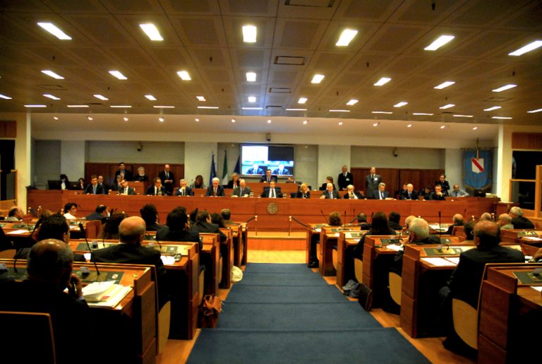 Il Consiglio Regionale della Campania taglia i vitalizi
