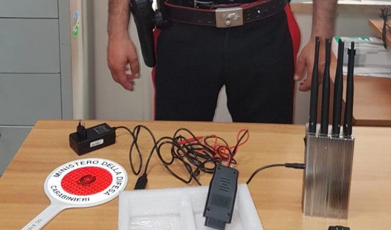 Nel Napoletano, arresti e denunce: spuntano attrezzature tecnologiche per rubare auto
