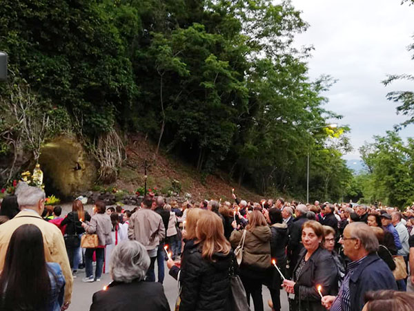 Ottaviano, Valle delle Delizie: la fiaccolata della fede e della speranza alla grotta della Madonna di Lourdes