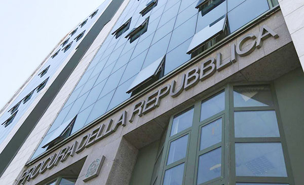 Acerra, denunciarono “i troppi incarichi alla segretaria comunale”: ma la procura manda a processo le consigliere d’opposizione