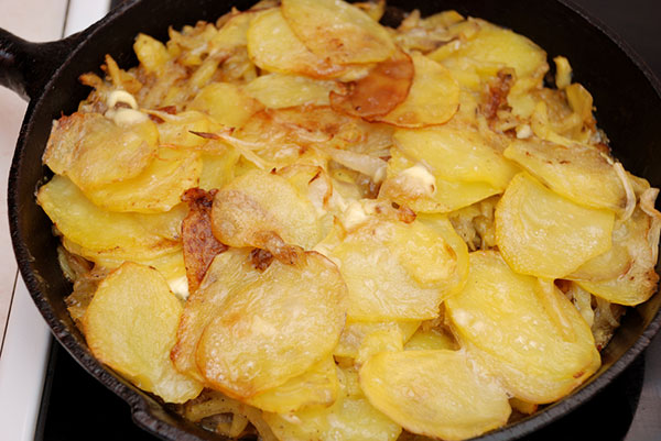 Le patate ‘mpacchiuse”, un piatto calabrese celebrato da un “pannazzaro” ottajanese, non “pacchista”, ma con la “bardinella”