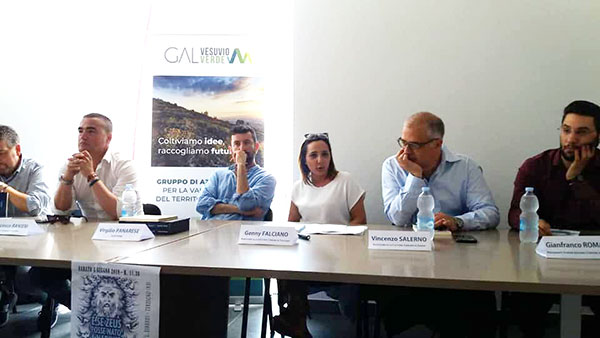 Terzigno si rivela un “luogo” ideale per la presentazione del libro di V. Panarese:” E se Zeus fosse nato a Napoli?”