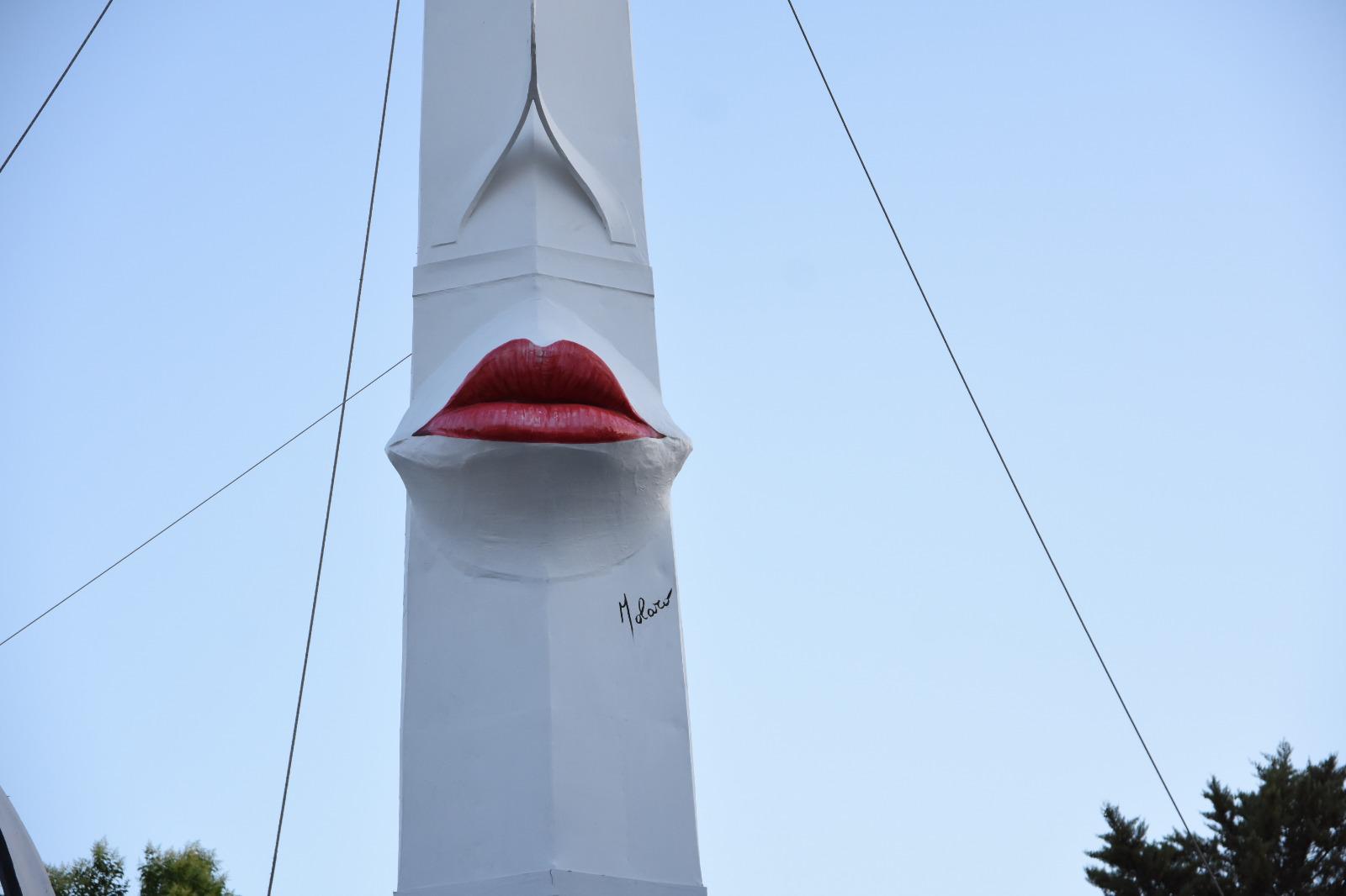 Lo stilista Gianni Molaro veste il Giglio della sposa di San Paolino di Nola: ed è subito polemica