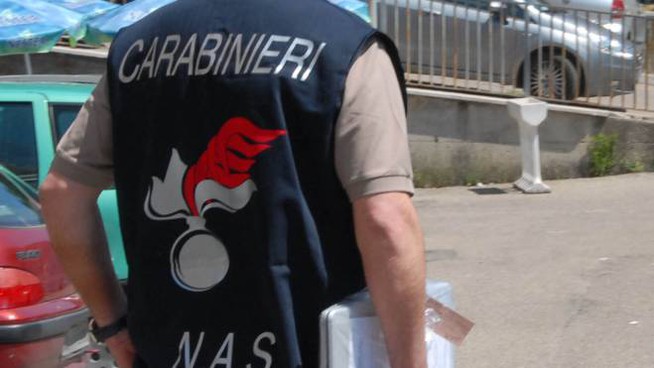 Napoli e provincia, controlli a tappeto dei Carabinieri del NAS: oltre 800 chili di alimenti sequestrati